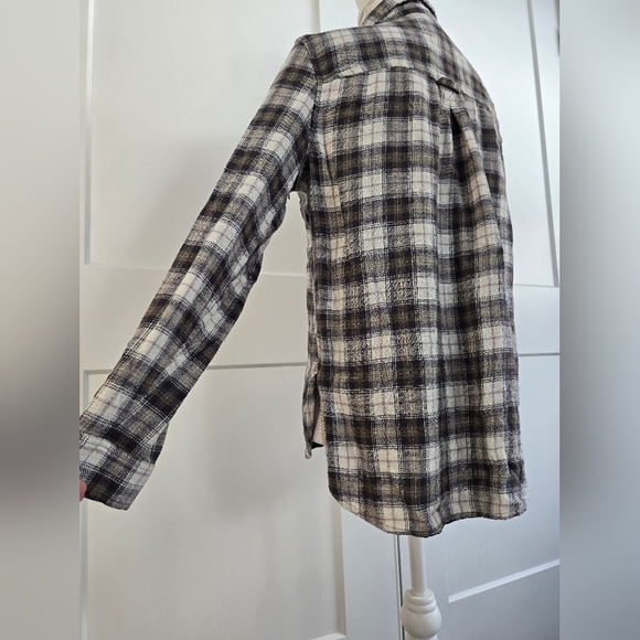 American Eagle Amazingly Sodt Plaid Button-Up Shirt - Picture 4 of 11